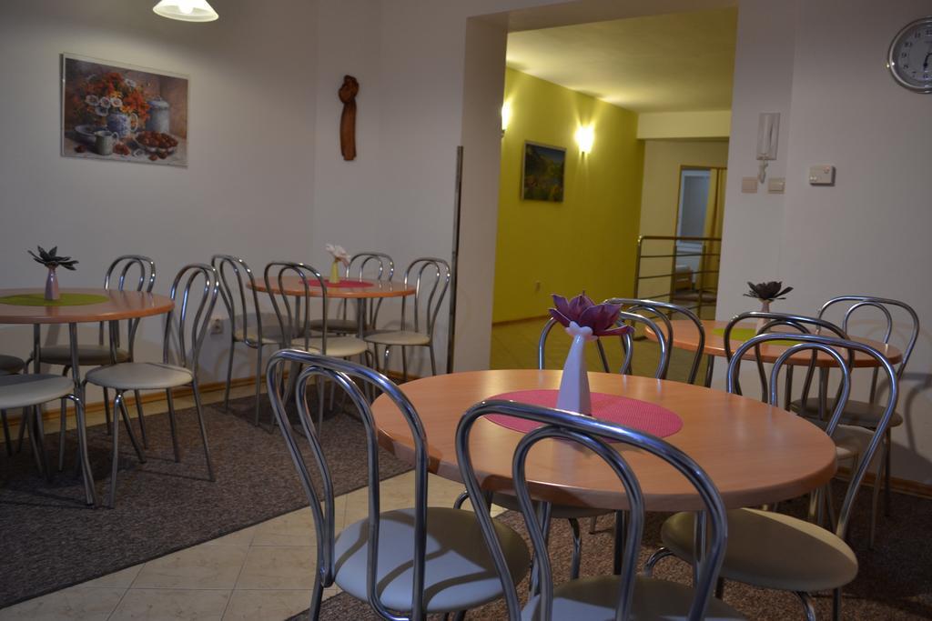 Privat Julia Otel Vrbov Dış mekan fotoğraf