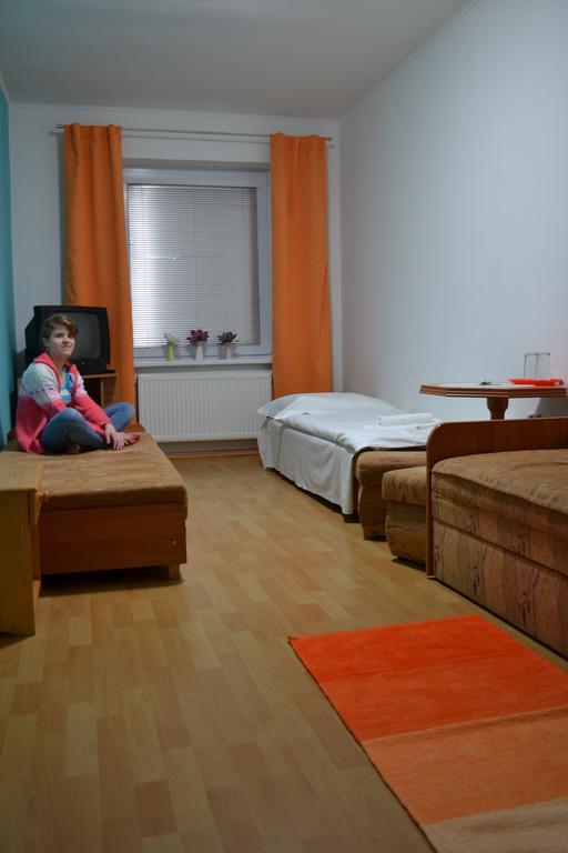 Privat Julia Otel Vrbov Oda fotoğraf