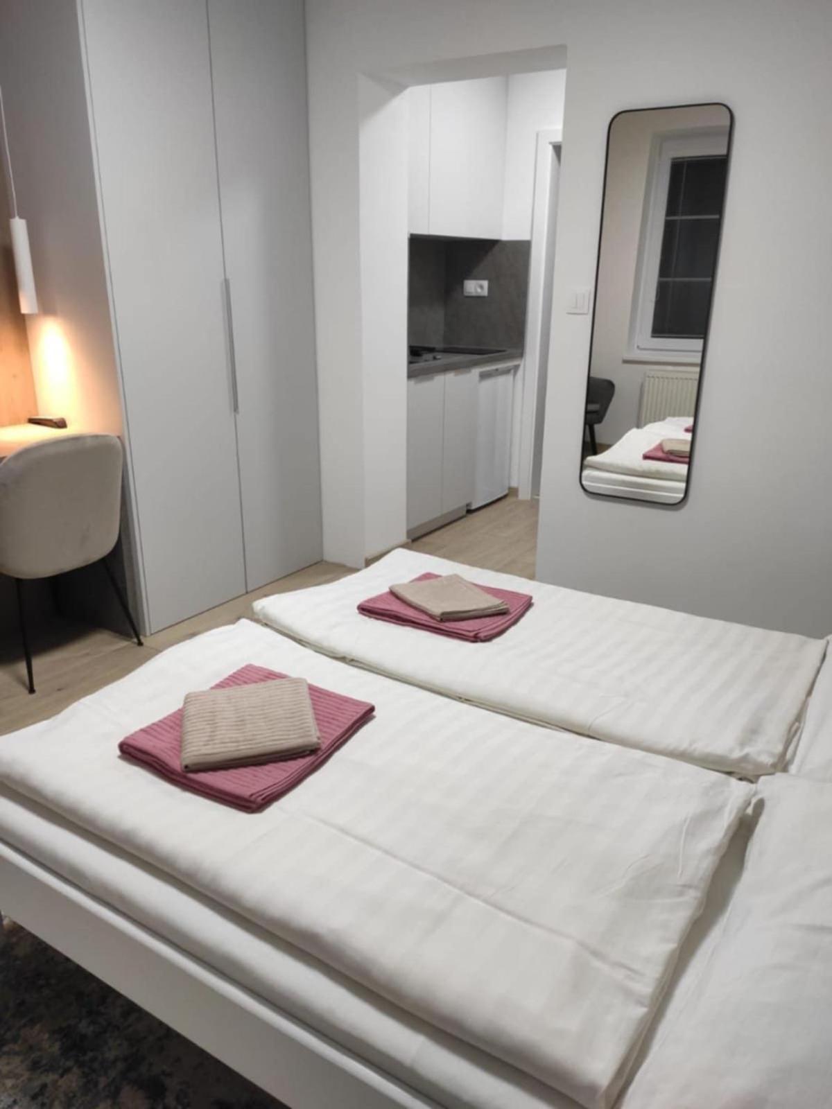 Privat Julia Otel Vrbov Dış mekan fotoğraf