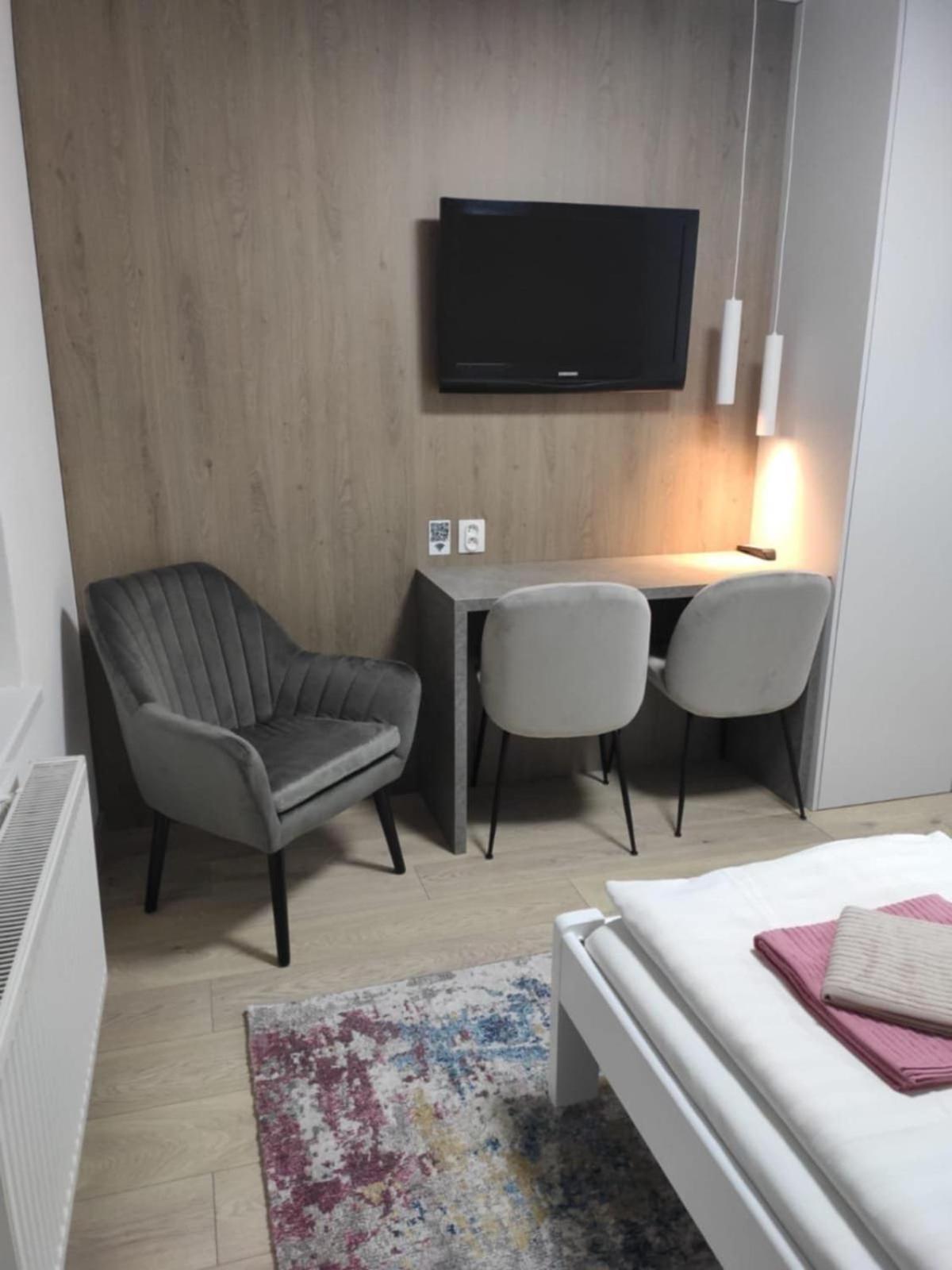 Privat Julia Otel Vrbov Dış mekan fotoğraf