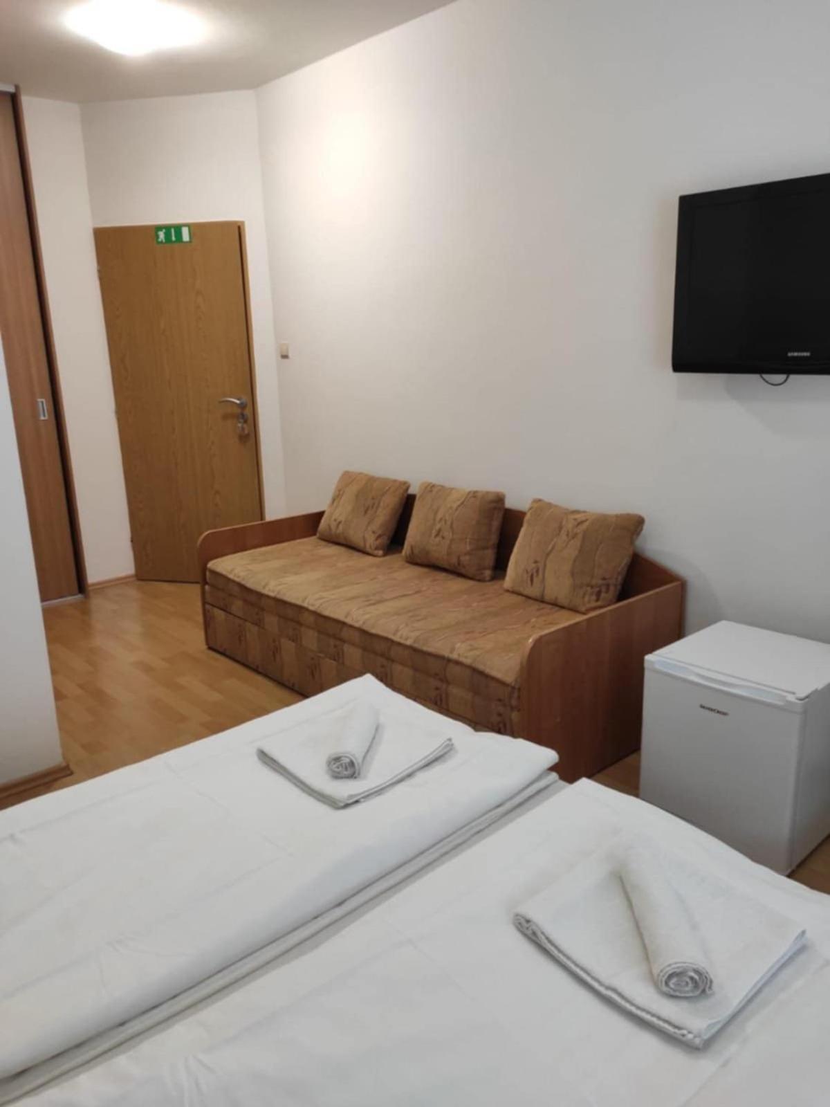 Privat Julia Otel Vrbov Dış mekan fotoğraf