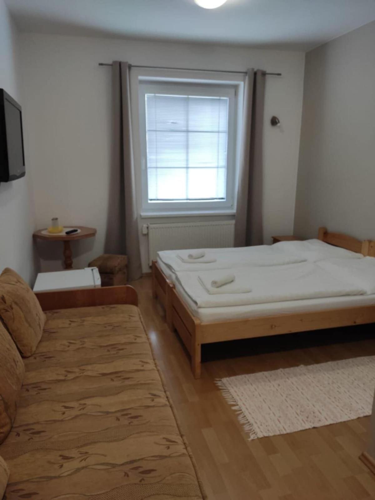 Privat Julia Otel Vrbov Dış mekan fotoğraf