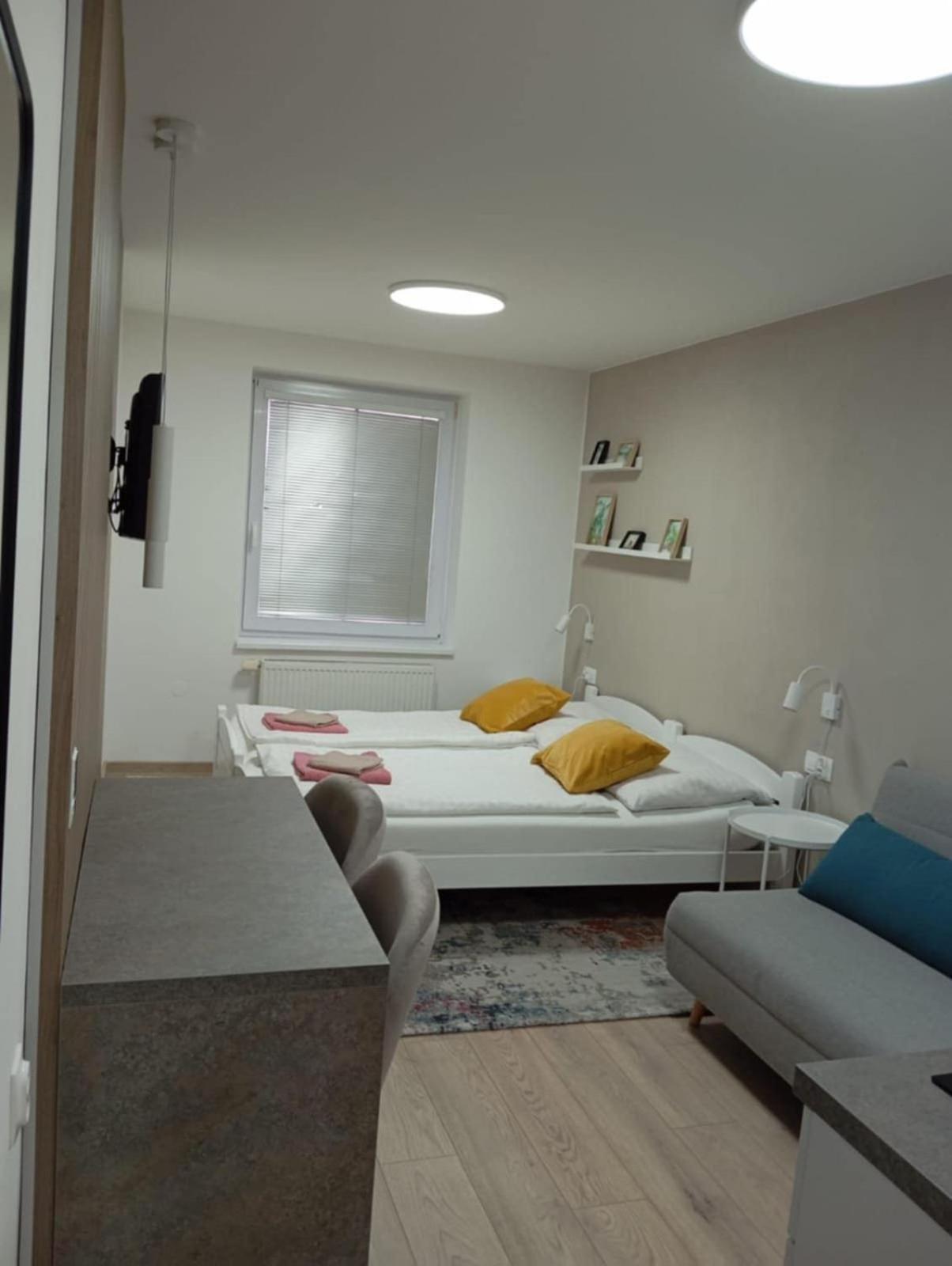 Privat Julia Otel Vrbov Dış mekan fotoğraf