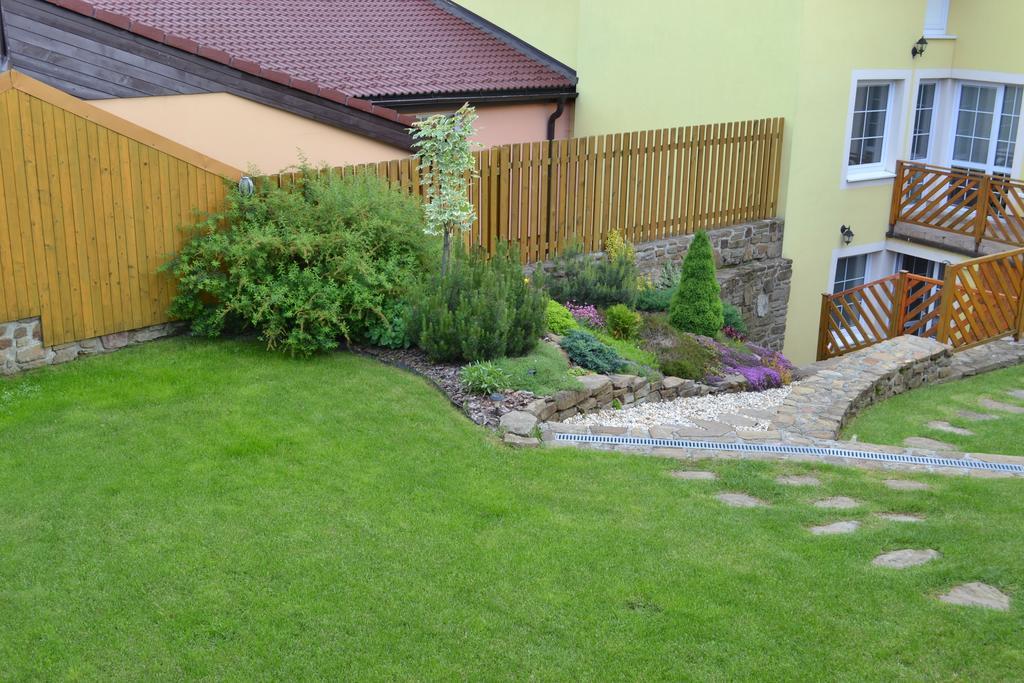 Privat Julia Otel Vrbov Dış mekan fotoğraf